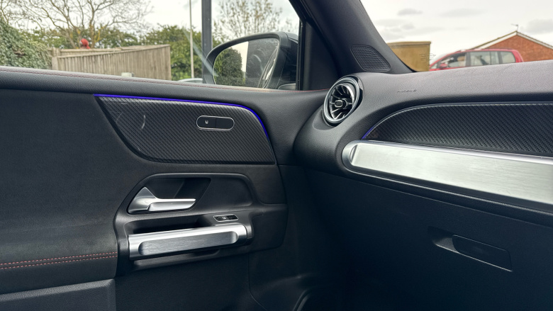 Mercedes-Benz GLB 200 AMG Line Premium 5dr 7G-Tronic Petrol Estate